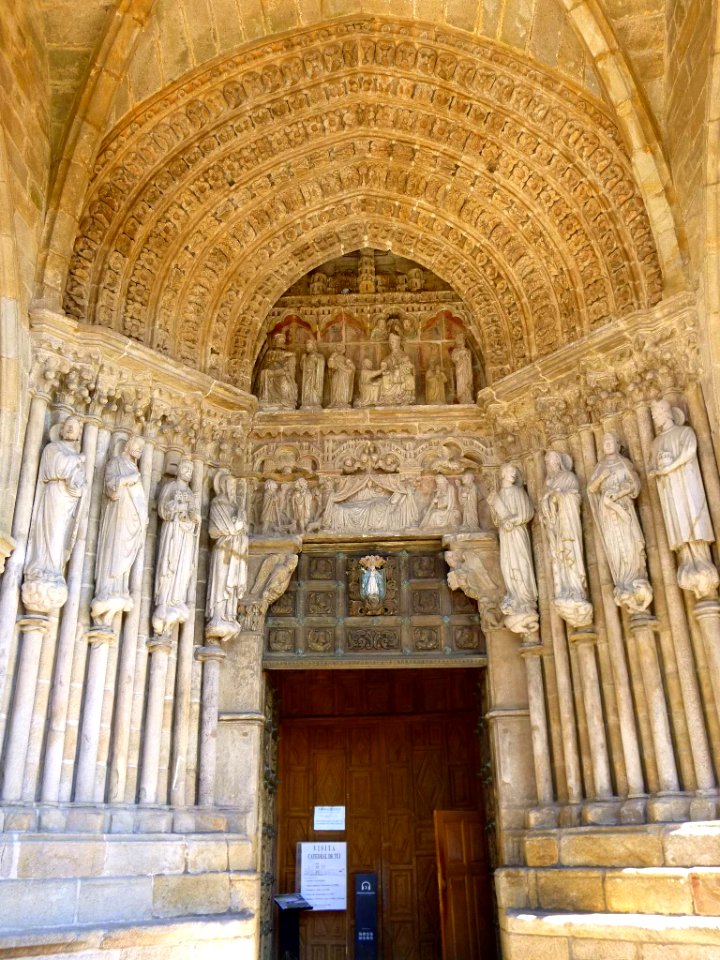 Tuy - Catedral de Santa María, Portada Occidental 04