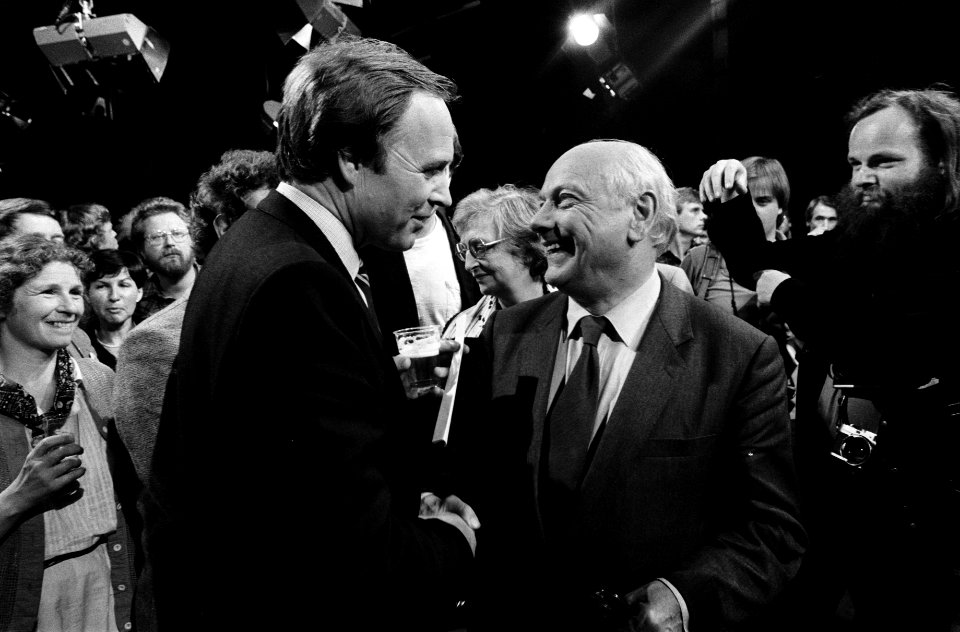 TV-uitzending wordt in NOS studio in Hilversum opgenomen de verkiezingen met lij, Bestanddeelnr 931-5113
