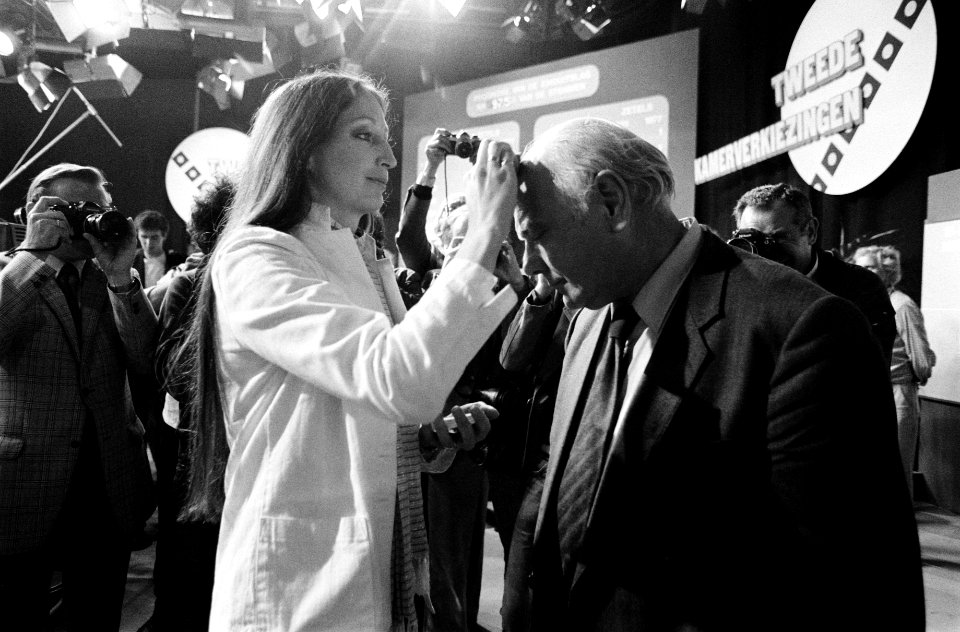 TV-uitzending wordt in NOS-studio in Hilversum opgenomen de verkiezingen met lij, Bestanddeelnr 931-5123