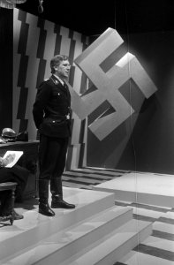 TV-toneelstuk Joden niet gewenscht voor AVRO Tom van Beek als Rauter bij hake, Bestanddeelnr 924-2417