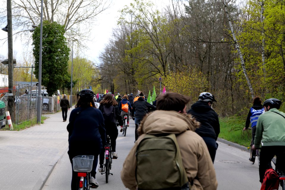TVO stoppen bicycle demonstration back 2021-04-25 01