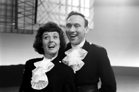 TV Music Hall in Treslong, Pearl Carr en Teddy Johnson, Bestanddeelnr 914-6020