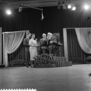 TVuitzending Anders dan Anderen leven van de oud-ond. Ploeger, Willem Ploeger , Bestanddeelnr 910-3394