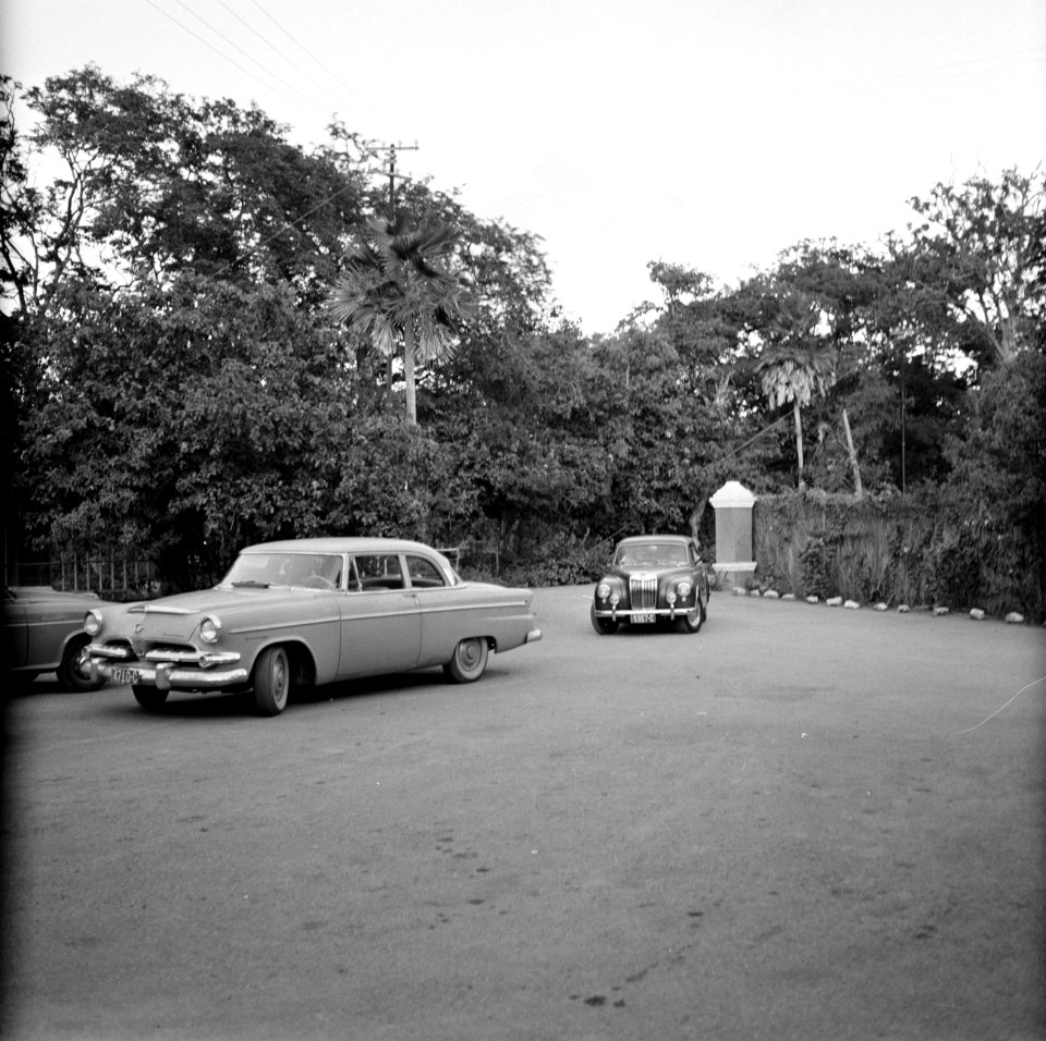 Twee auto's, Bestanddeelnr 252-3269
