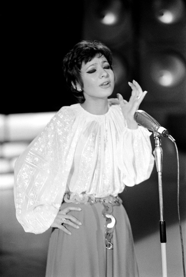 TV-programma Een van de Acht van Mies Bouwman . Esther Ofarim zingt, Bestanddeelnr 923-0022