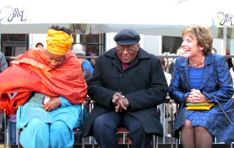 Tutu meets Schweitzer (5)