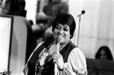 TV programma Music All Inn zangeres Virginia Vee, Bestanddeelnr 927-8128