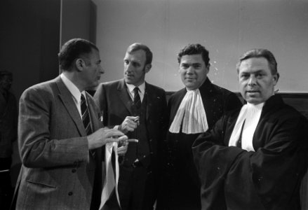 TV rechtbank behandelt transfer van een beroepsvoetballer v.l.n.r. Leo Horn , vo, Bestanddeelnr 922-4937
