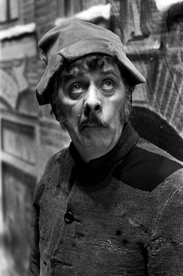 TV film NCRV nr 12 (l) Louis Borel in scene, Joop Doderer kop in scene, Bestanddeelnr 925-2658