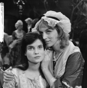 TV De twee wezen Nelleke Knegtmans en Ina van der Molen, Bestanddeelnr 914-0059