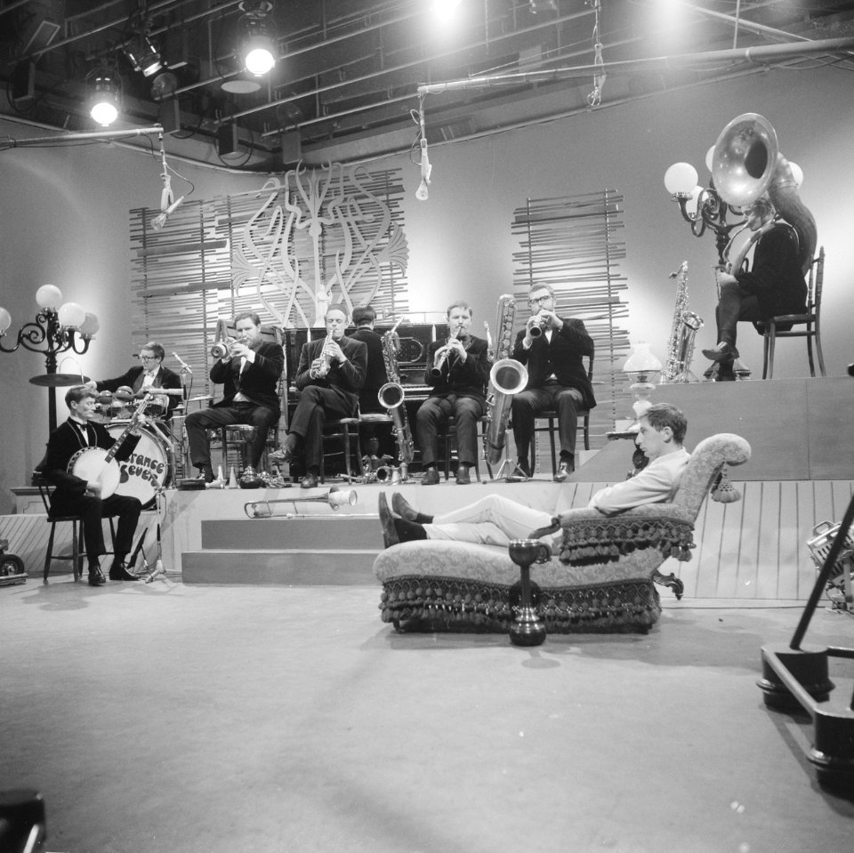 TV Meet the Band , the Temperance Seven, Bestanddeelnr 914-1828