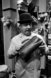 TV Mounties Show van AVRO. Piet Bambergen als dorpsdokter, Bestanddeelnr 923-3934
