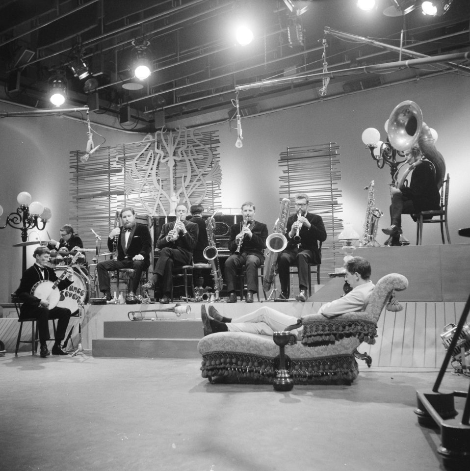 TV Meet the Band , the Temperance Seven, Bestanddeelnr 914-1827