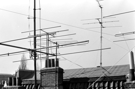 TV-antennes op daken, Bestanddeelnr 919-0753