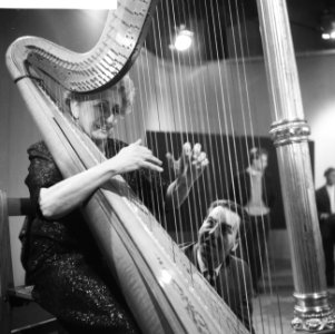 TV Muziekexpress Rosa Spier (Harp) en Willem O Duys, Bestanddeelnr 913-1523