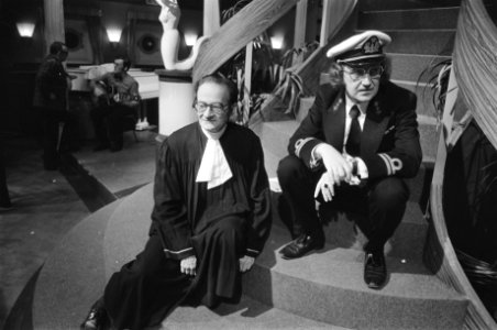 TV-opnamen Van Oekelshow voor 15 april de dominee en Barend Servet (IJf Blokke, Bestanddeelnr 928-5105