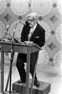 TV-opnamen Joop Doderer Show voor NCRV-TV Doderer als verstrooide proffessor, Bestanddeelnr 924-1970