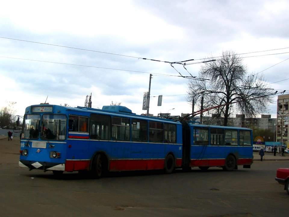Tver trolleybus 16 20050501 530