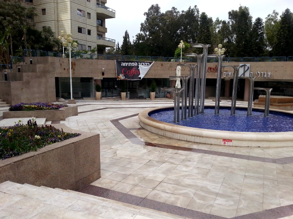 Twin-towers-fountain-ramat-gan