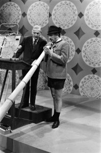 TV-opnamen Joop Doderer Show voor NCRV-TV Doderer als Oostenrijks alpinist, Bestanddeelnr 924-1972