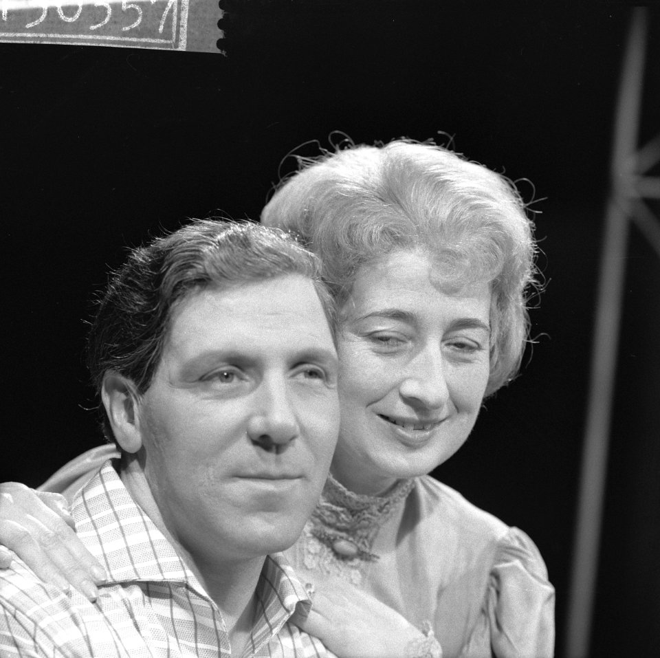 TV-opera The old maid and the thief van Gian Carlo Menotti Cornelis Schell en, Bestanddeelnr 913-0357