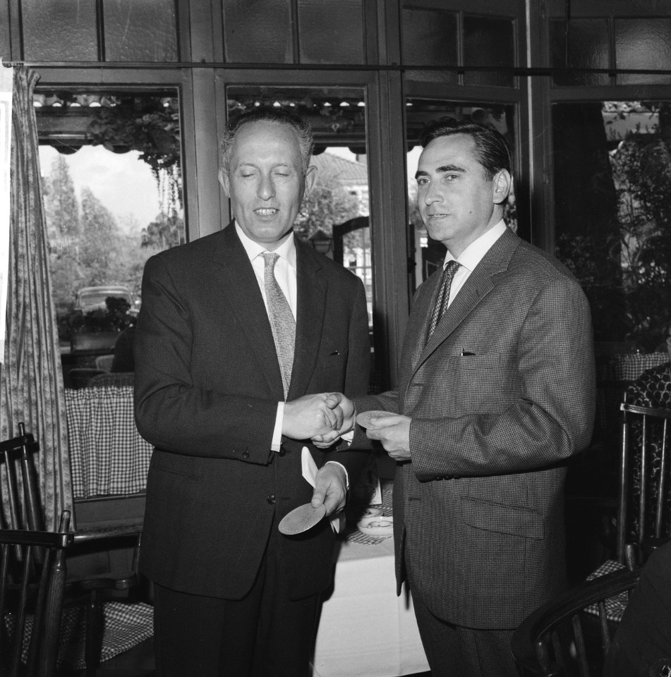 TV-prijs voor dr L de Jong en Wim Meuldijk, Bestanddeelnr 913-8971