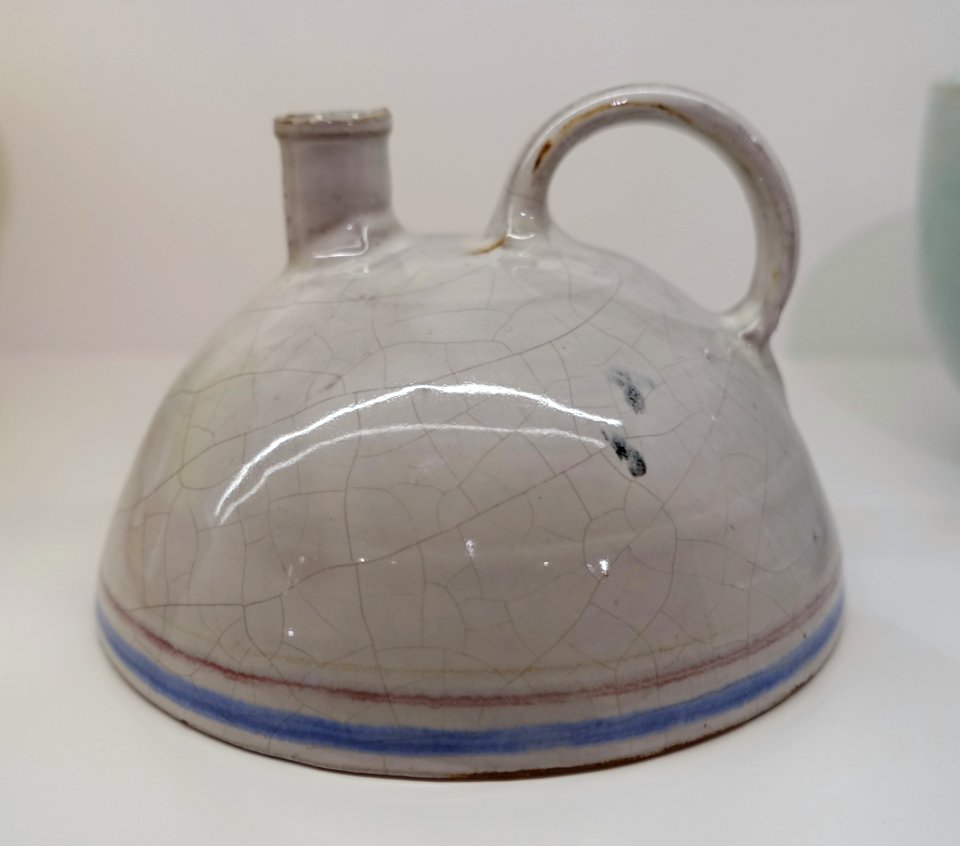 Two jugs by Theo Bogler, 1 of 2, Bauhaus-Werkstatten, Weimar, 1918-1922, faience - Museum für Angewandte Kunst Köln - Cologne, Germany - DSC09490
