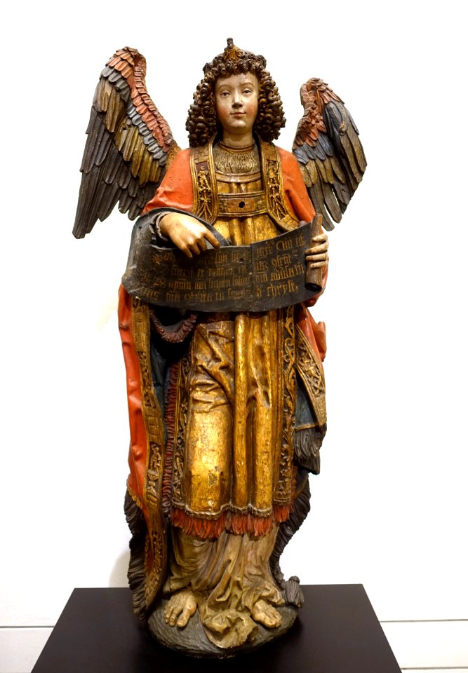 Two Angels with Banners, 2 of 2, Cologne, c. 1530, limewood, polychrome - Museum Schnütgen - Cologne, Germany - DSC00194