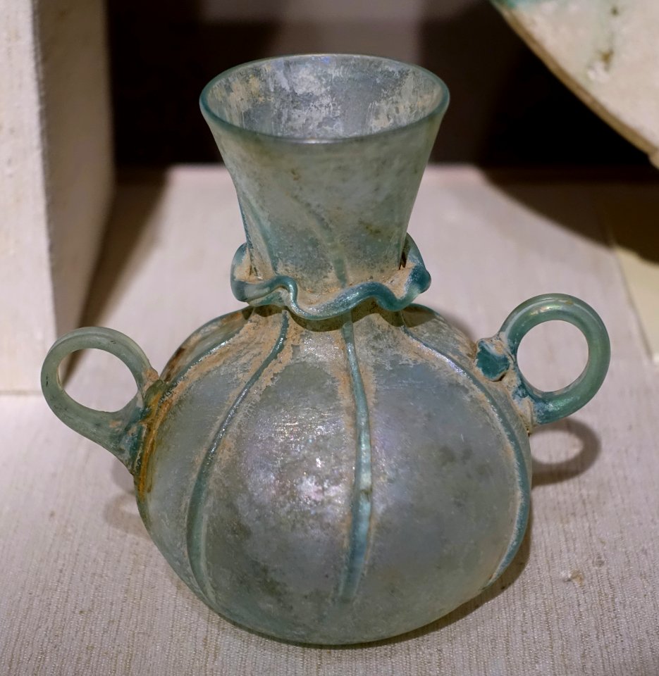 Two-handled jar, Egypt, Abbasid, 8th-9th century AD, blown glass with trailed decoration - Princeton University Art Museum - DSC06833
