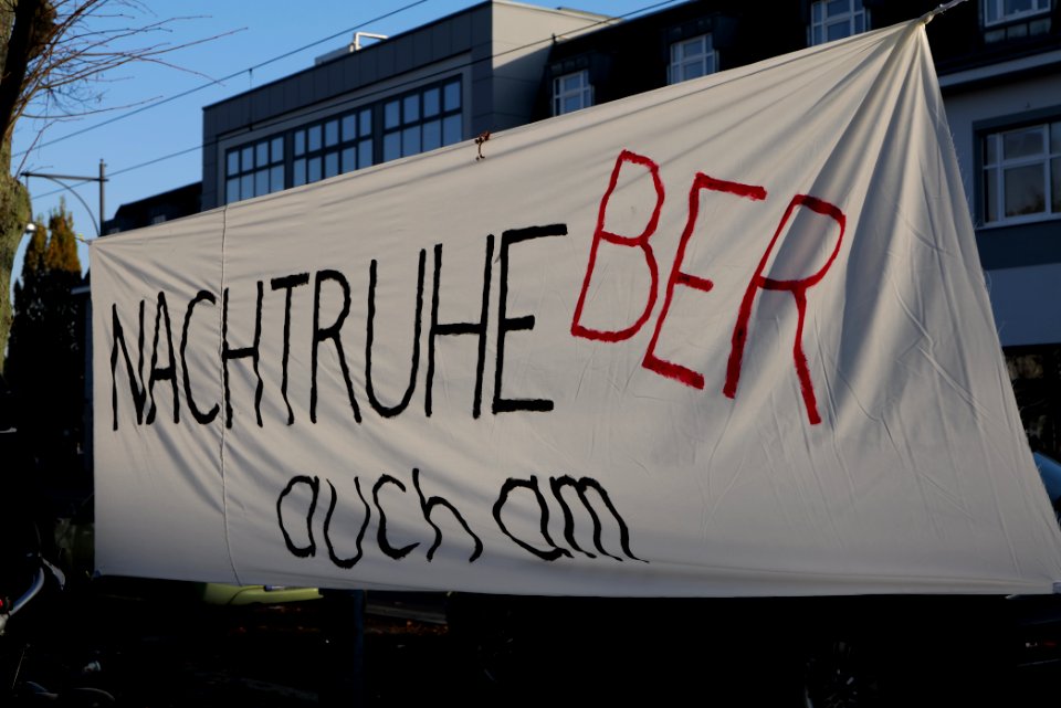 TXL closing celebration protest Pankow 2020-11-08 24