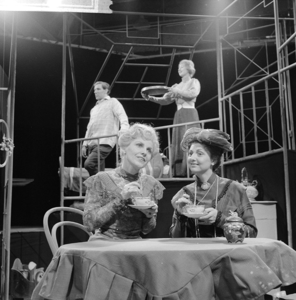 TV-opera The old maid and the thief van Gian Carlo Menotti. Toma Tadens , J. …, Bestanddeelnr 913-0360