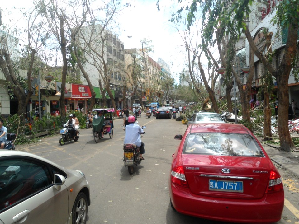 Typhoon Rammasun (2014) in Haikou - Jiefang Road east - 01