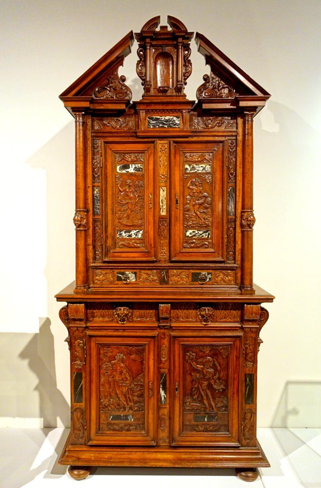 Two-tiered cabinet, France, c. 1550-1580, walnut, marble, brass - Montreal Museum of Fine Arts - Montreal, Canada - DSC09489