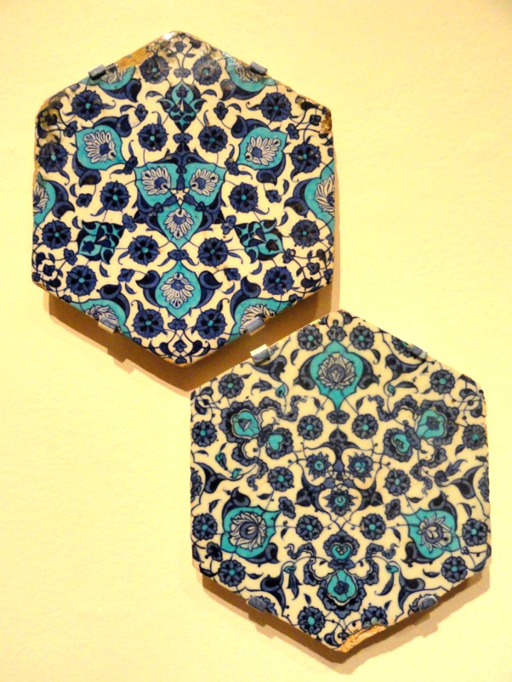 Two Hexagonal Tiles with Floral Arabesque, c. 1540, Ottoman dynasty, Iznik, Turkey - Sackler Museum - DSC02523
