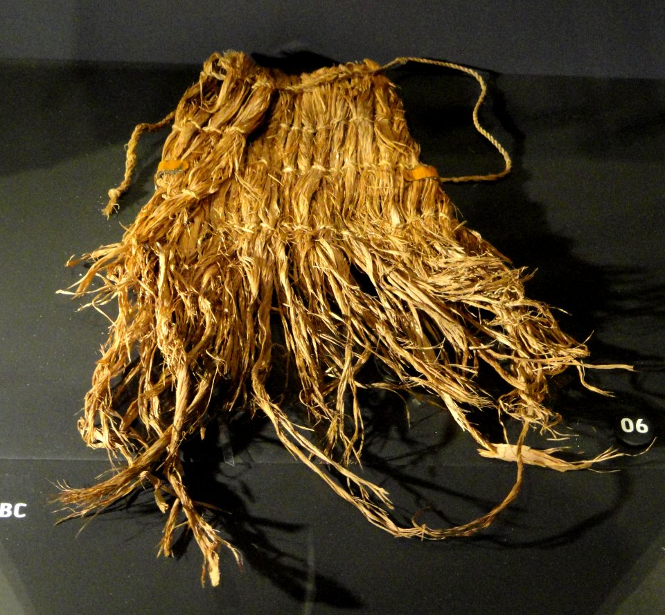 Twined apron, 1500 BC - 500 AD, Sega at Sosa Canyon, Arizona, yucca - Natural History Museum of Utah - DSC07344