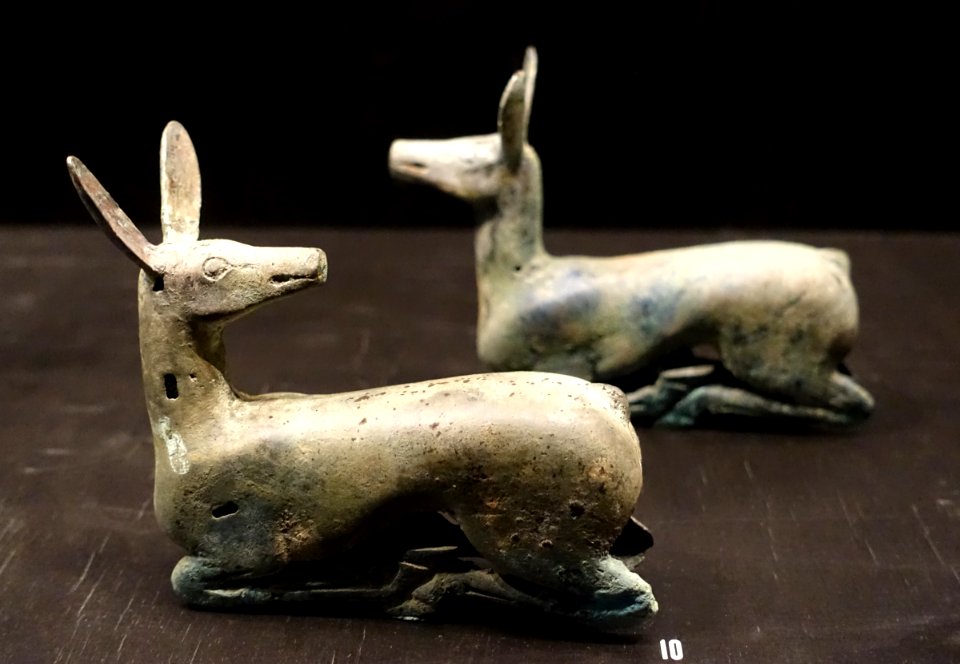 Two chariot fittings in the shape of deer, Xiongnu, 400-200 BC, bronze - Östasiatiska museet, Stockholm - DSC09560