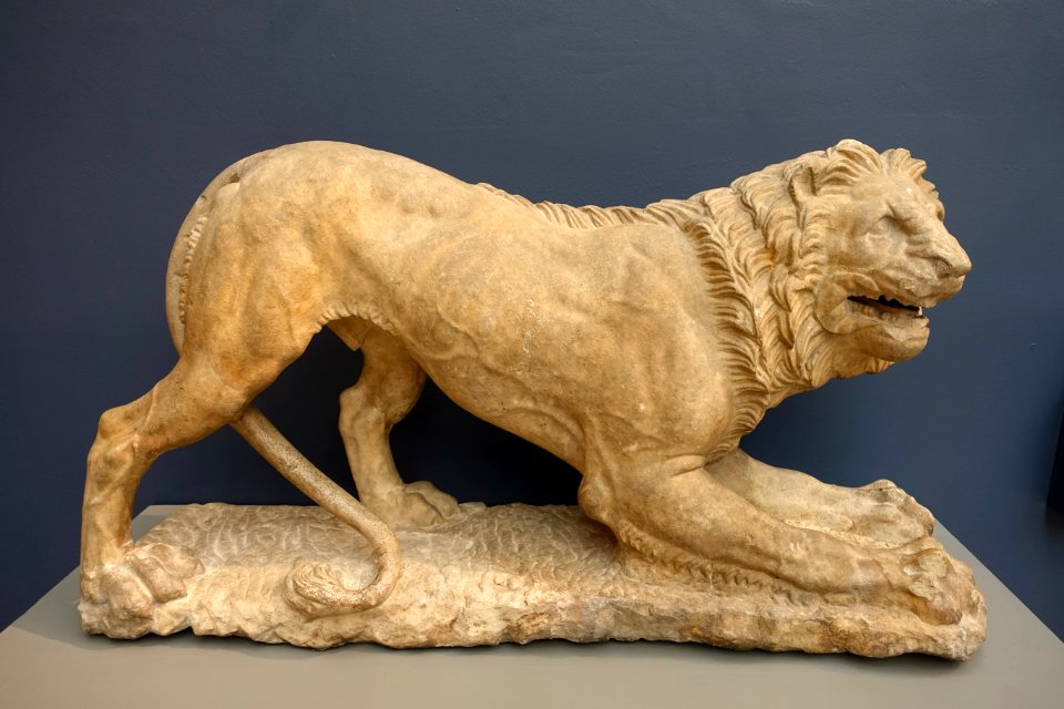 Two Lions, 1 of 2, Greek, c. 300 BC, marble - Wadsworth Atheneum - Hartford, CT - DSC05061