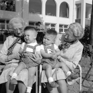Tweeling-congres in Groesbeek, Eugene en Boudewijn, Bestanddeelnr 914-0107