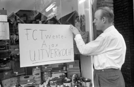 Twente-Ajax uitverkocht, raambiljet op voorverkoopadres, Bestanddeelnr 921-8042