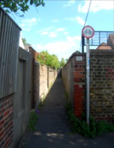 Twitten between Connaught Road and Belfast Street, Hove (May 2020)