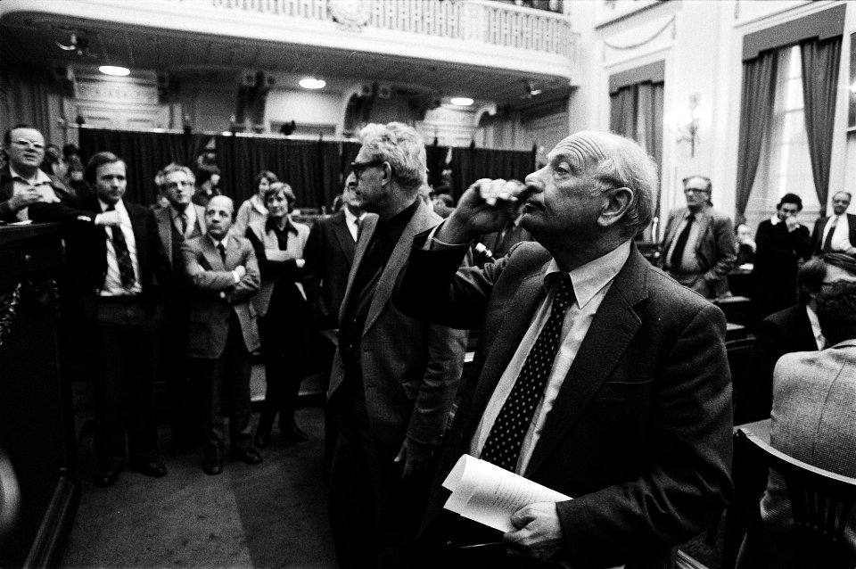 Tweede Kamer premier van Agt legt verklaring af over ontslag minister Andriess, Bestanddeelnr 930-6828