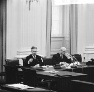 Tweede Kamer loondebat en Sociale Zaken , vlnr. staatssecretaris De Meijer, mini, Bestanddeelnr 917-2437
