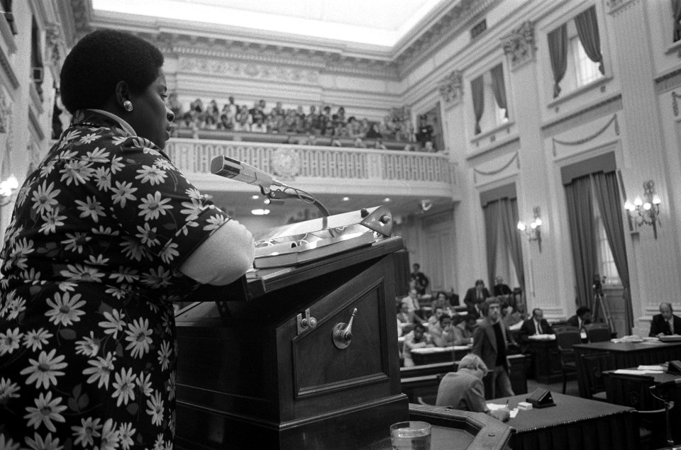 Tweede Kamer onafhankelijkheid Suriname Liesdek-Clarke aan het woord (oa me, Bestanddeelnr 928-2212