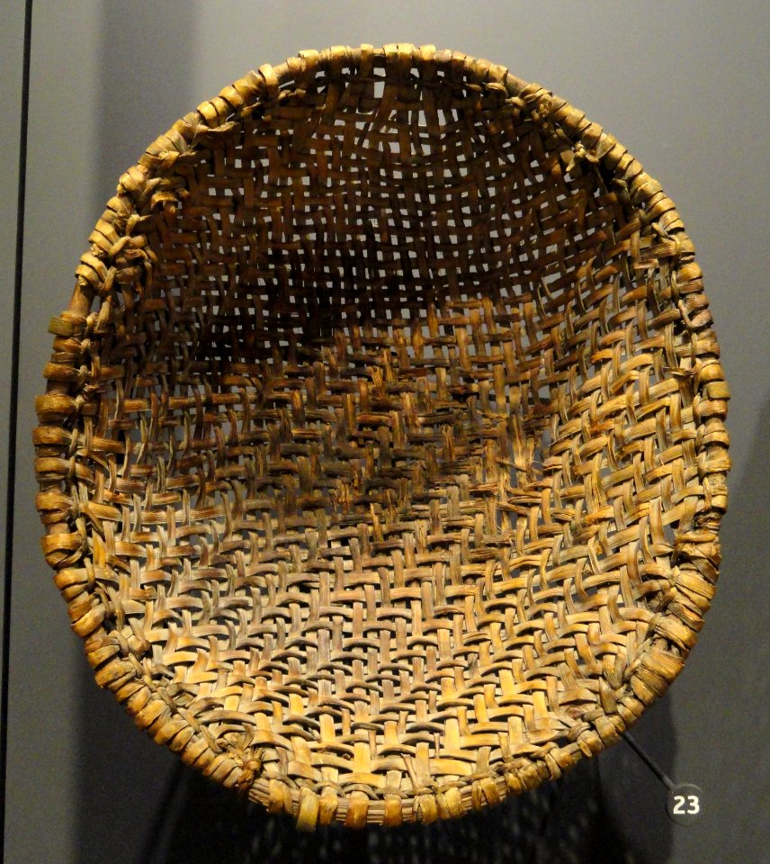 Twill-plaited ring basket, 900-1400 AD, Kayenta Anasazi, Catfish Canyon, Utah, yucca leaves - Natural History Museum of Utah - DSC07310