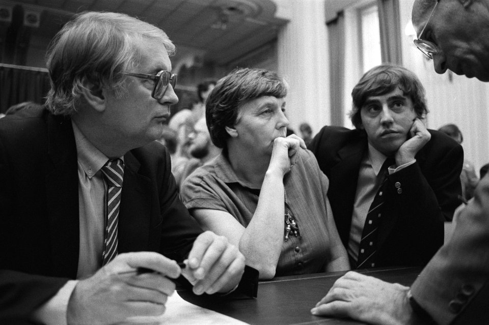 Tweede Kamer na zomerreces PvdA-fraktieleider Meyer, mw. Epema Brugma (PvdA) en, Bestanddeelnr 932-2920