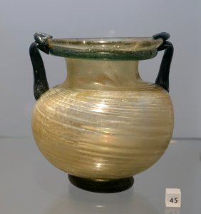 Two-handled vessel, Syria, probably 4th century AD, glass - Landesmuseum Württemberg - Stuttgart, Germany - DSC03350