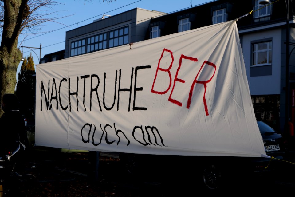 TXL closing celebration protest Pankow 2020-11-08 23