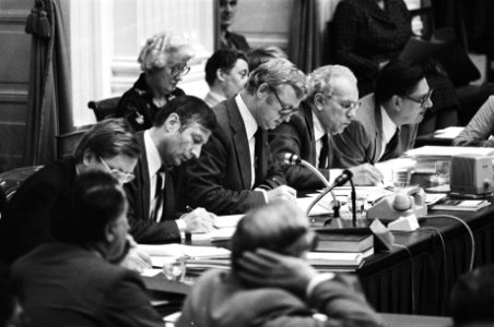 Tweede Kamer Kamer reageert in 2e termijn op Bestek81 vlnr Wiegel, premie, Bestanddeelnr 929-9428