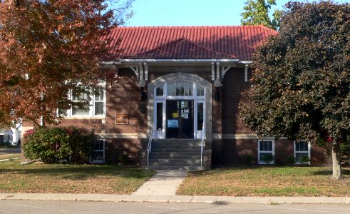 Tyndall SD Carnegie library from S 1