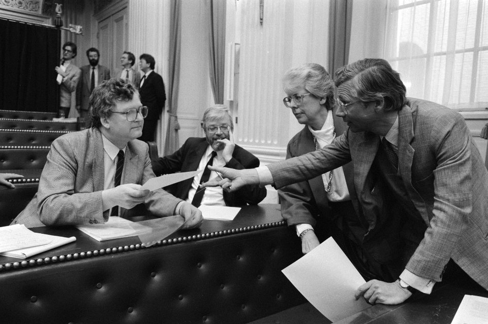 Tweede Kamer over problemen bij Rotterdamse werf Wilton Fijenoord Vos, Rempt e, Bestanddeelnr 934-1963